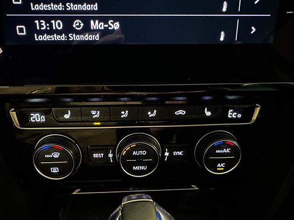 Volkswagen Passat 30 of 30