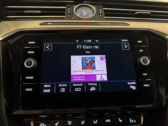 Volkswagen Passat 24 of 30