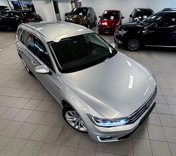 Volkswagen Passat 2 of 30