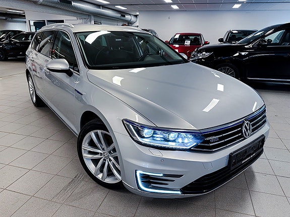 Volkswagen Passat 3 of 30