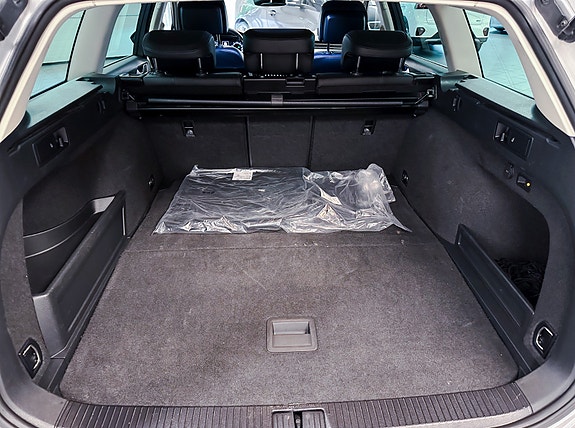 Volkswagen Passat 8 of 30