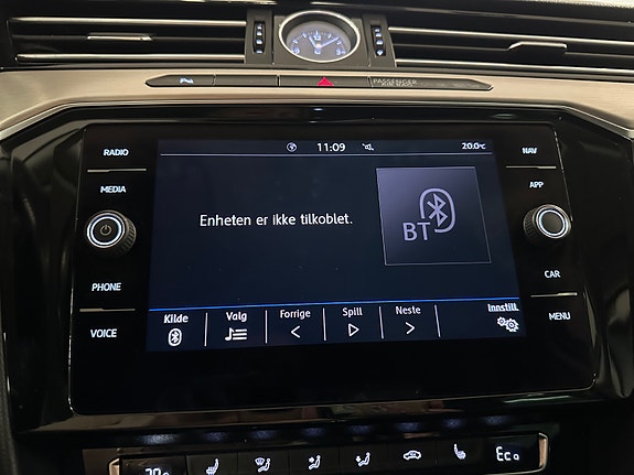 Volkswagen Passat 25 of 30