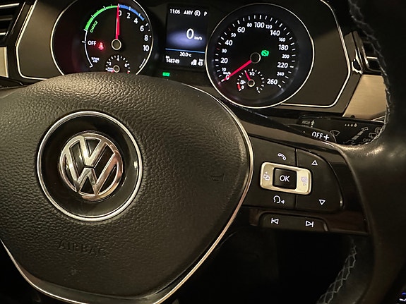 Volkswagen Passat 15 of 30