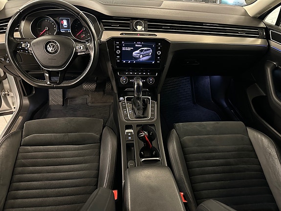 Volkswagen Passat 10 of 30