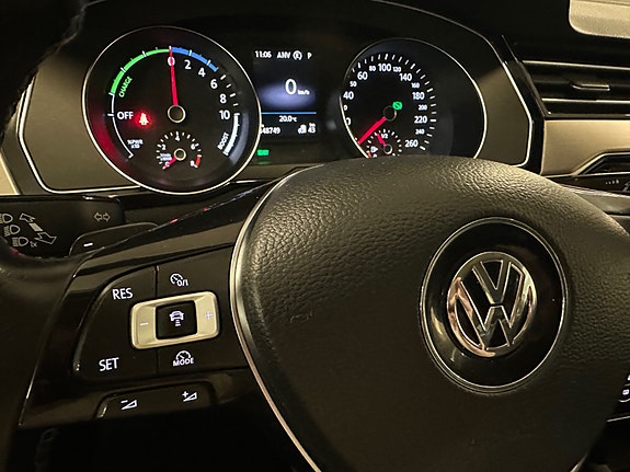 Volkswagen Passat 14 of 30
