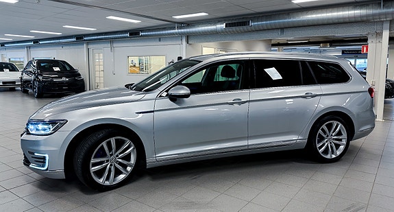 Volkswagen Passat 5 of 30