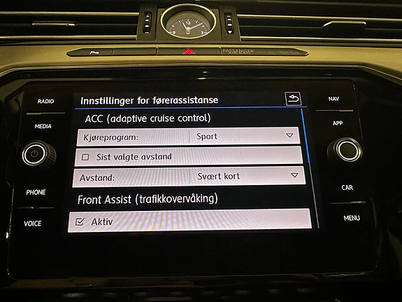 Volkswagen Passat 26 of 30
