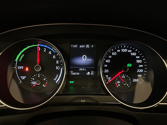 Volkswagen Passat 12 of 30