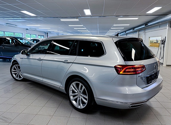 Volkswagen Passat 6 of 30