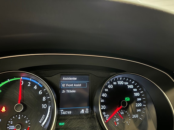Volkswagen Passat 13 of 30