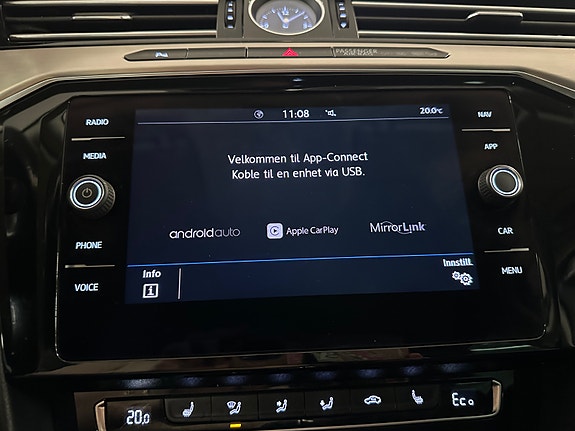 Volkswagen Passat 22 of 30