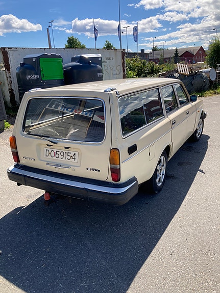 Volvo 240 5 of 5