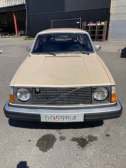 Volvo 240 4 of 5