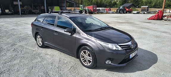 Toyota Avensis 5 of 5