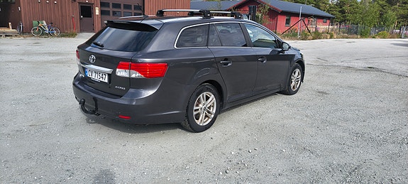 Toyota Avensis 4 of 5