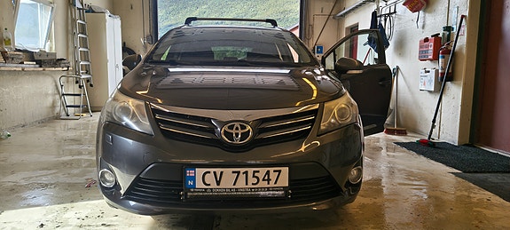 Toyota Avensis 2 of 5