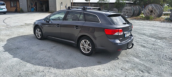 Toyota Avensis 3 of 5