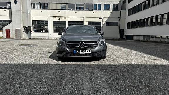 Mercedes-Benz A180 2 of 15