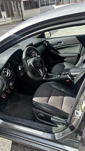 Mercedes-Benz A180 11 of 15