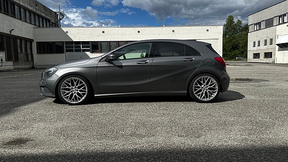 Mercedes-Benz A180 4 of 15