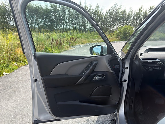 Citroen Grand C4 Picasso 23 of 30