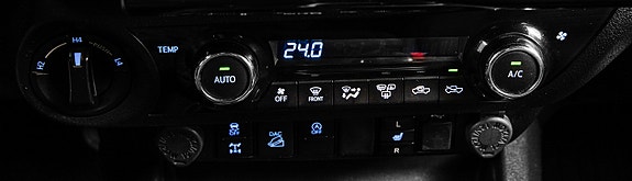 Toyota HiLux 16 of 30