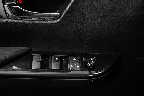 Toyota HiLux 27 of 30