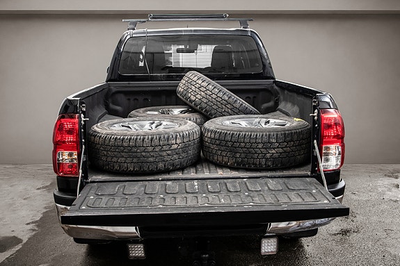 Toyota HiLux 5 of 30