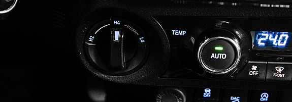 Toyota HiLux 17 of 30