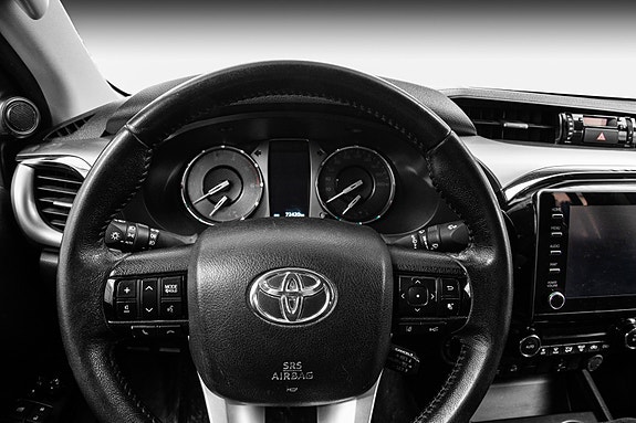 Toyota HiLux 22 of 30