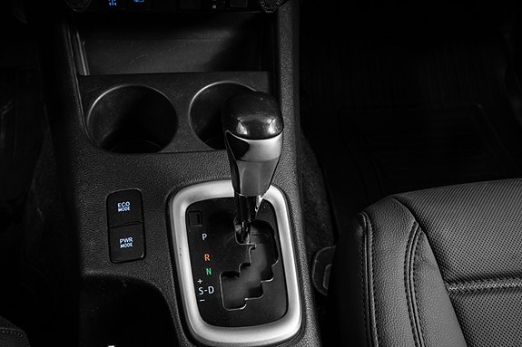 Toyota HiLux 15 of 30