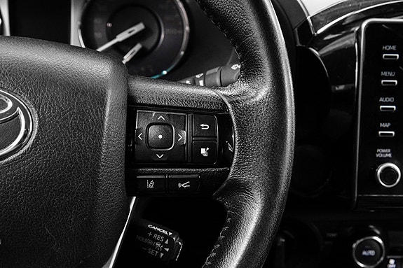Toyota HiLux 24 of 30