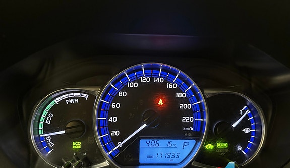 Toyota Yaris 9 of 12