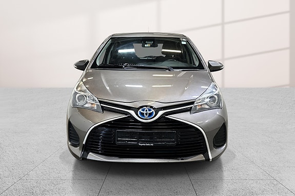 Toyota Yaris 2 of 12