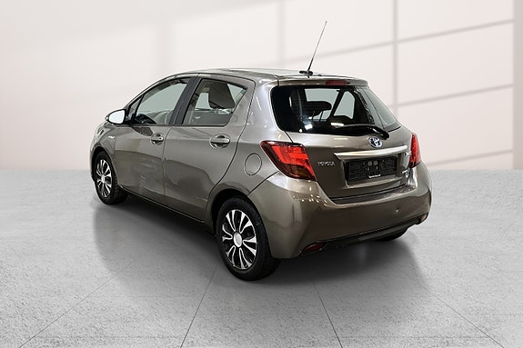 Toyota Yaris 4 of 12
