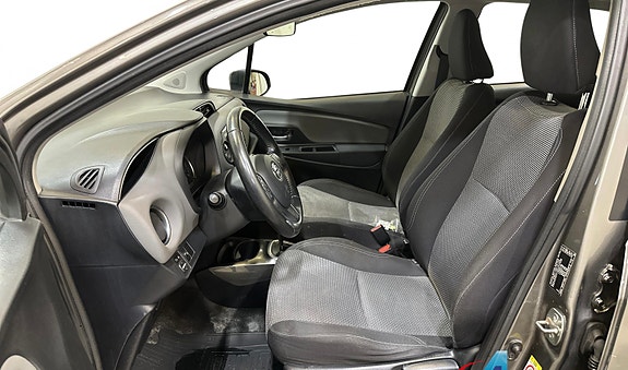 Toyota Yaris 11 of 12