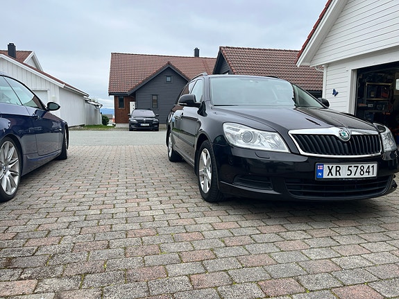 Skoda Octavia 2 of 5
