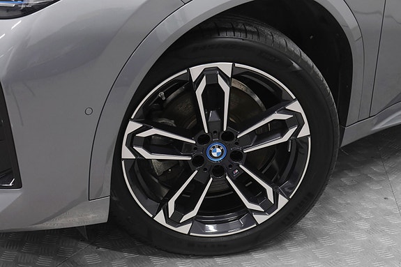 BMW iX2 3 of 29