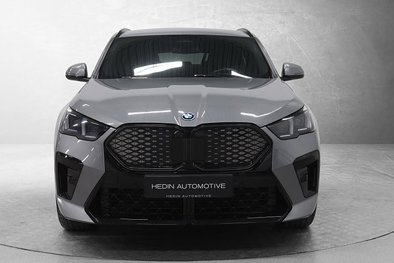 BMW iX2 7 of 29