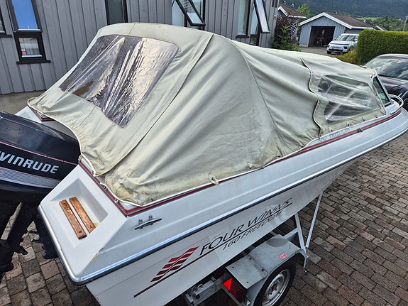 Pen 16-fots Fourwinns m/ Evinrude 60 hk og båthenger inkludert 11 of 20