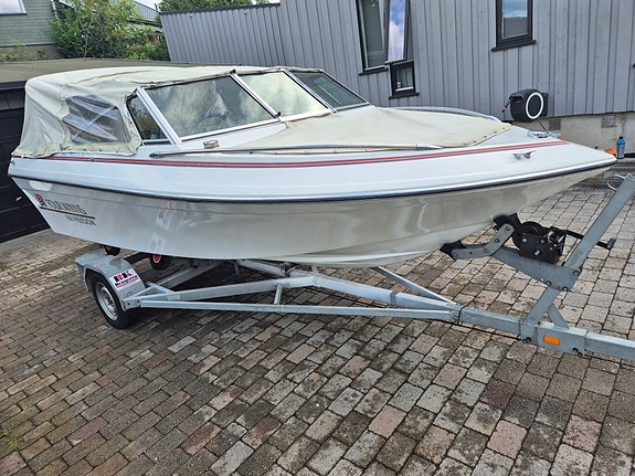 Pen 16-fots Fourwinns m/ Evinrude 60 hk og båthenger inkludert 10 of 20