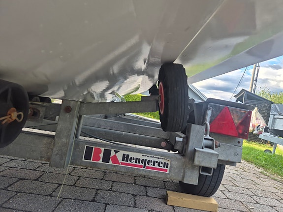 Pen 16-fots Fourwinns m/ Evinrude 60 hk og båthenger inkludert 20 of 20