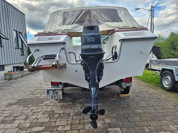 Pen 16-fots Fourwinns m/ Evinrude 60 hk og båthenger inkludert 12 of 20