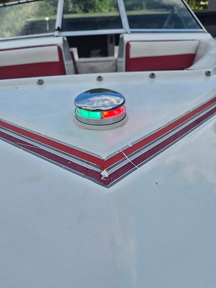Pen 16-fots Fourwinns m/ Evinrude 60 hk og båthenger inkludert 15 of 20