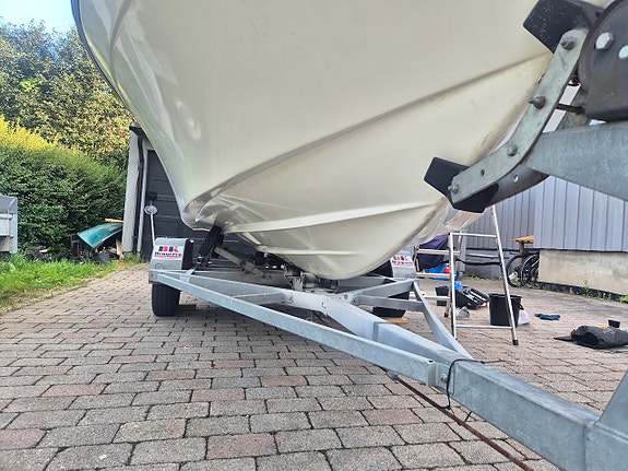 Pen 16-fots Fourwinns m/ Evinrude 60 hk og båthenger inkludert 17 of 20