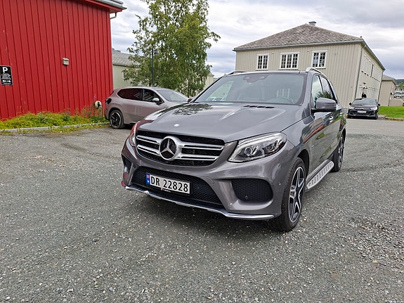 Mercedes-Benz GLE500 e 2 of 5