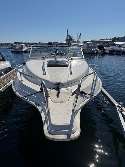 Nor-Dan 610 med Volvo Penta 200 hk og stor båthenger 3 of 15