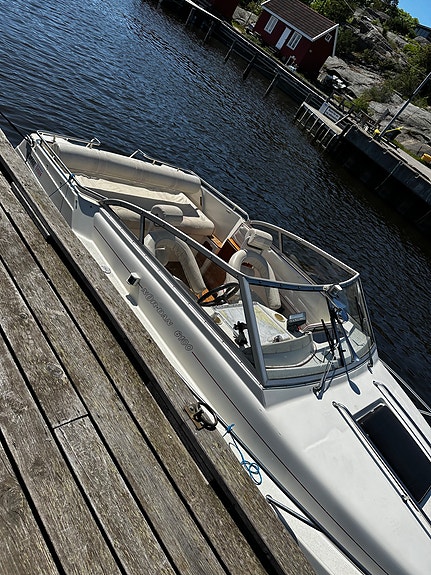Nor-Dan 610 med Volvo Penta 200 hk og stor båthenger 5 of 15