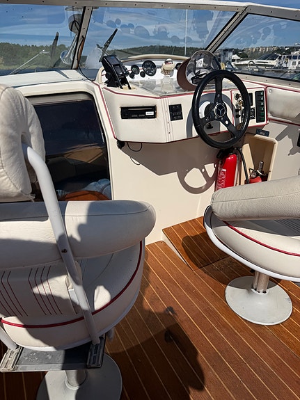 Nor-Dan 610 med Volvo Penta 200 hk og stor båthenger 6 of 15