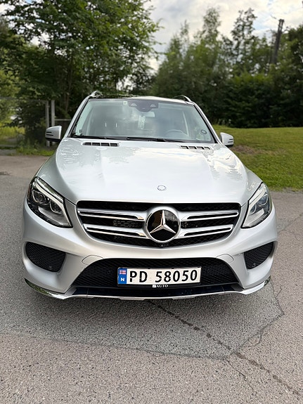 Mercedes-Benz GLE500 e 2 of 5